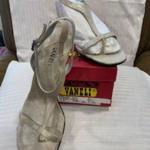 Women's VANELi Oyster Fable Toe-Thong Sandal